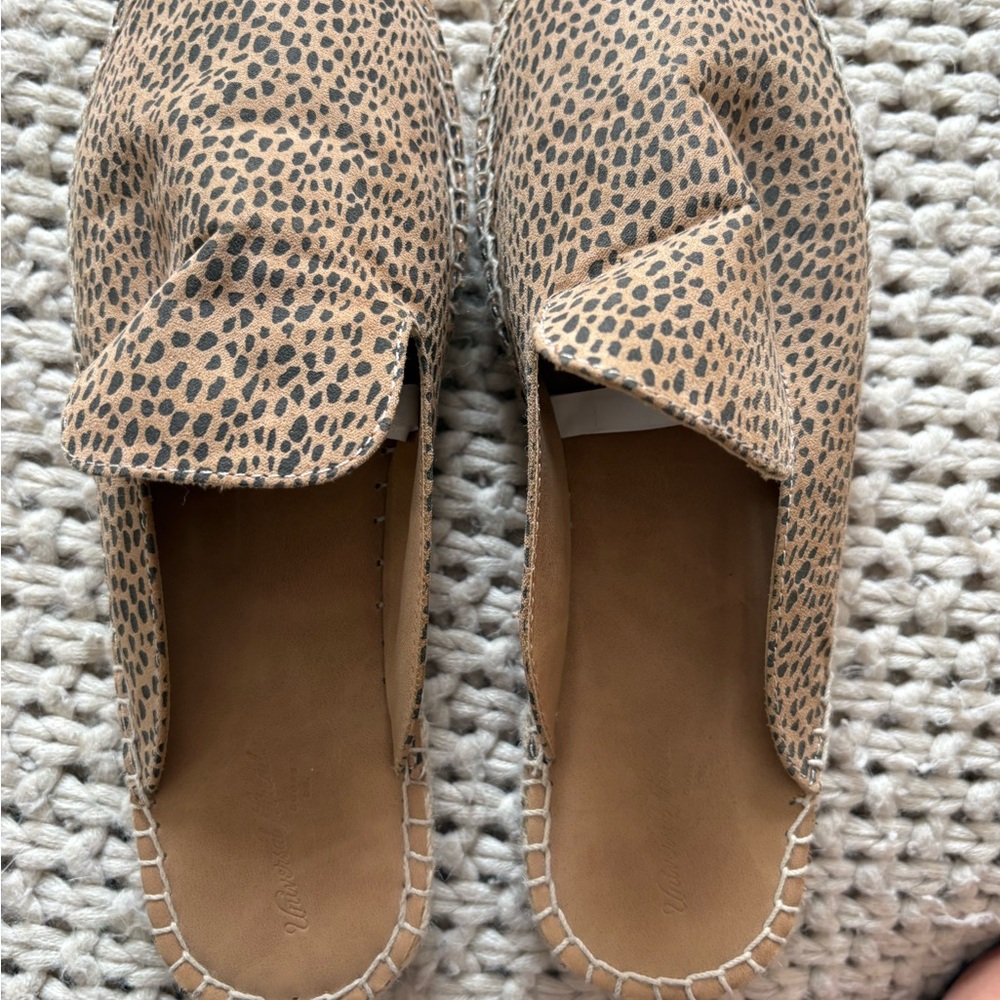 Universal Thread Women's Leopard Print Espadrille Mule in Tan and Black - Picture 4 of 4